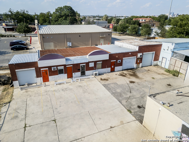 Listing photo id 15 for 1818 Zarzamora