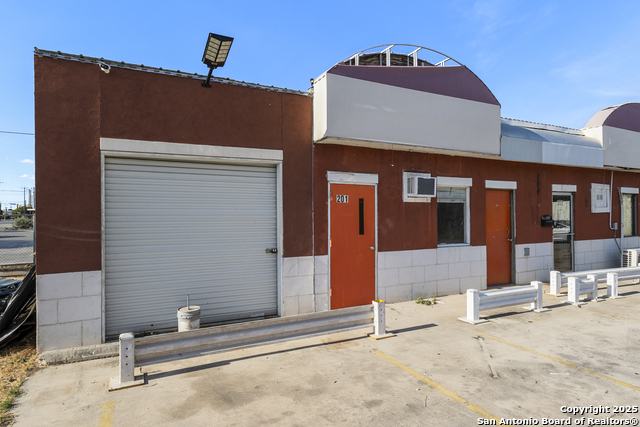 Listing photo id 0 for 1818 Zarzamora