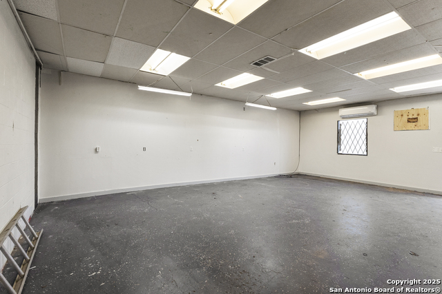 Listing photo id 18 for 1818 Zarzamora