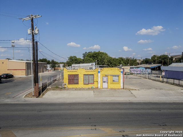 Listing photo id 19 for 1818 Zarzamora