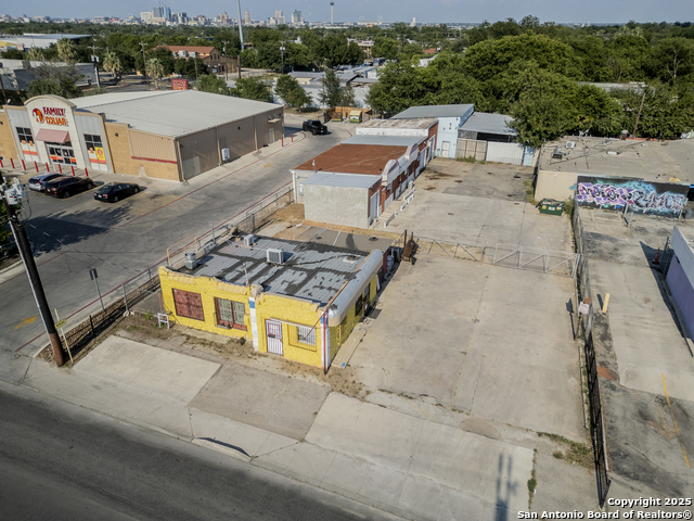Listing photo id 21 for 1818 Zarzamora