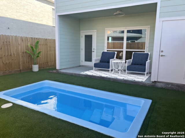 Listing photo id 3 for 13970 Fortuna Bay  A