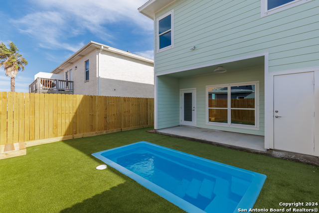 Listing photo id 5 for 13970 Fortuna Bay  A