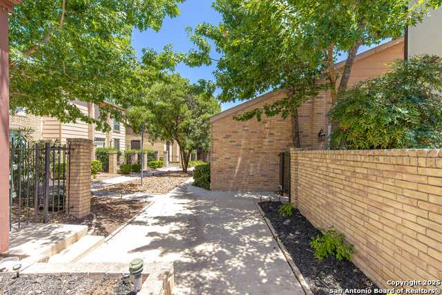 Image 2 of 30 For 14406 Brook Hollow