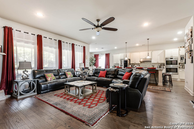Listing photo id 15 for 24139 Vecchio