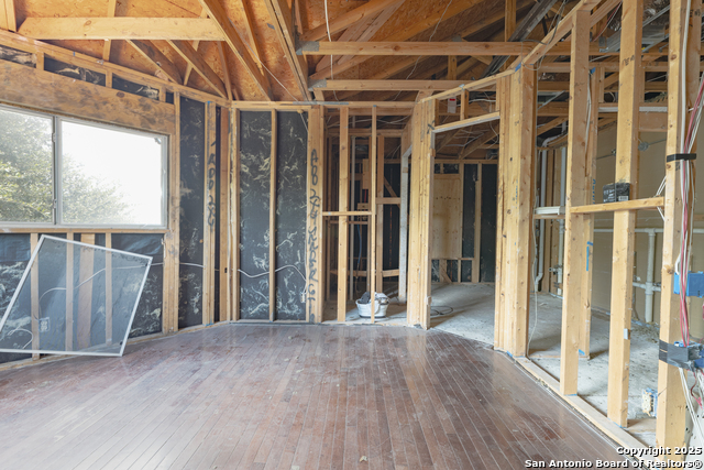 Image 19 of 37 For 4215 Lakebend West