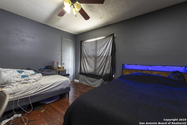 Image 22 of 37 For 4215 Lakebend West