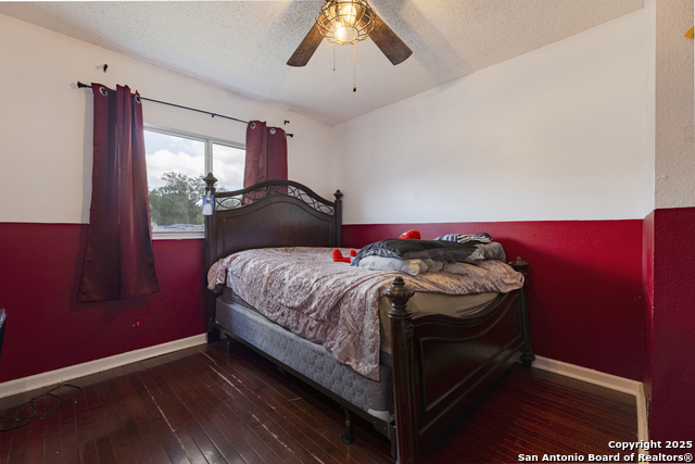 Image 24 of 37 For 4215 Lakebend West