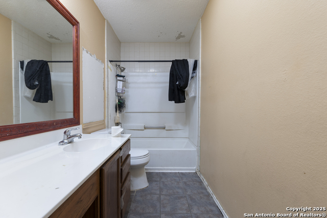 Image 26 of 37 For 4215 Lakebend West