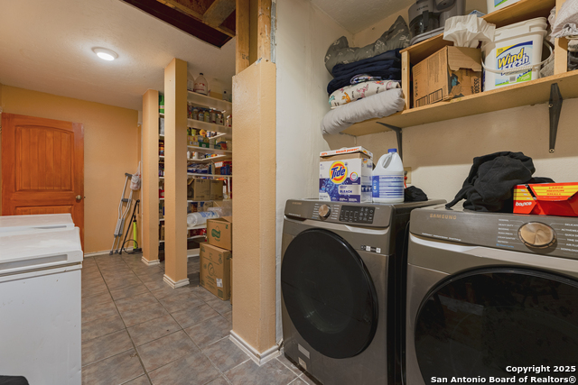 Image 27 of 37 For 4215 Lakebend West