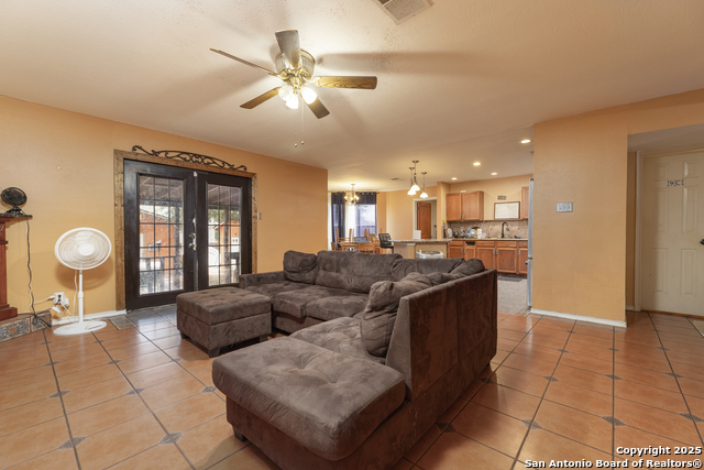 Image 7 of 37 For 4215 Lakebend West