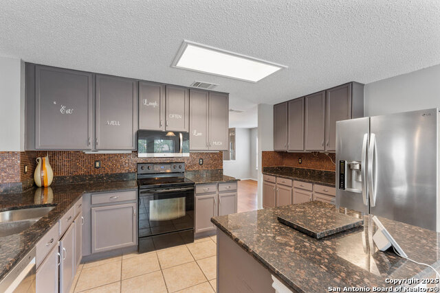 Image 17 of 38 For 3935 Knollcross