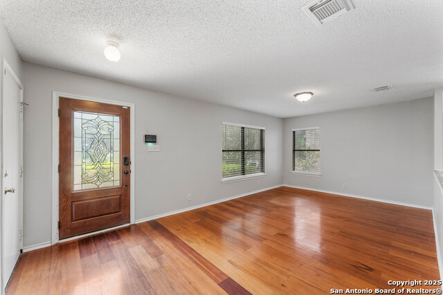 Image 6 of 38 For 3935 Knollcross