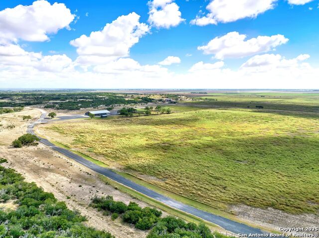 Listing photo id 11 for 722 County Road 424