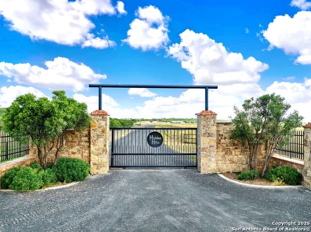 Listing photo id 0 for 722 County Road 424
