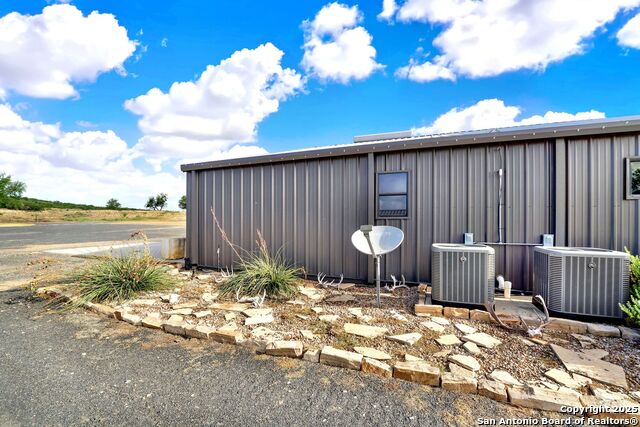Listing photo id 18 for 722 County Road 424