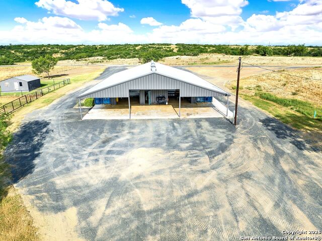 Listing photo id 2 for 722 County Road 424