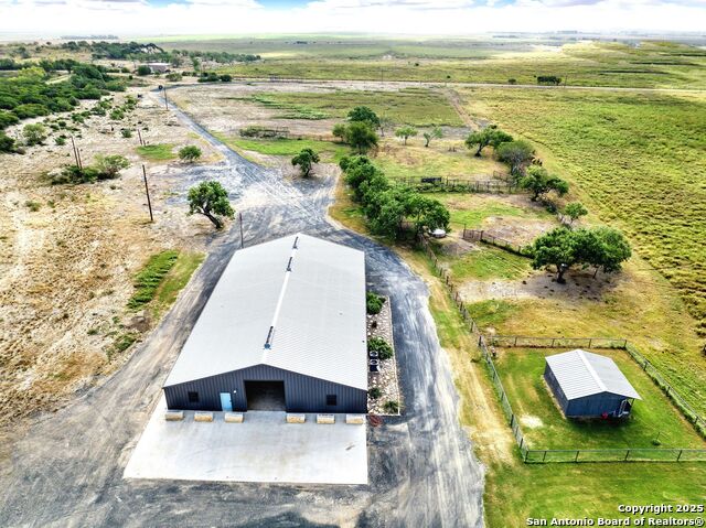 Listing photo id 5 for 722 County Road 424