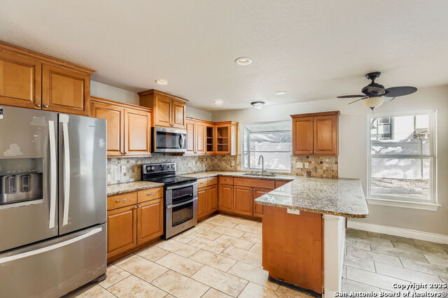 Listing photo id 8 for 8514 Oak Cross