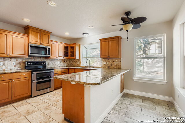 Listing photo id 11 for 8514 Oak Cross