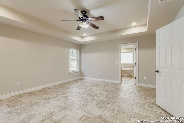 Listing photo id 12 for 8514 Oak Cross