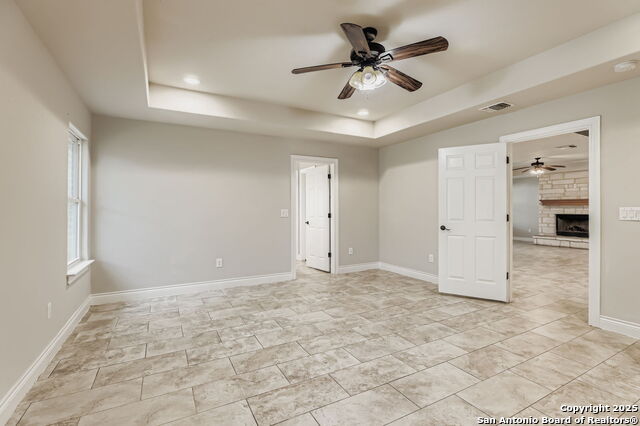 Listing photo id 13 for 8514 Oak Cross