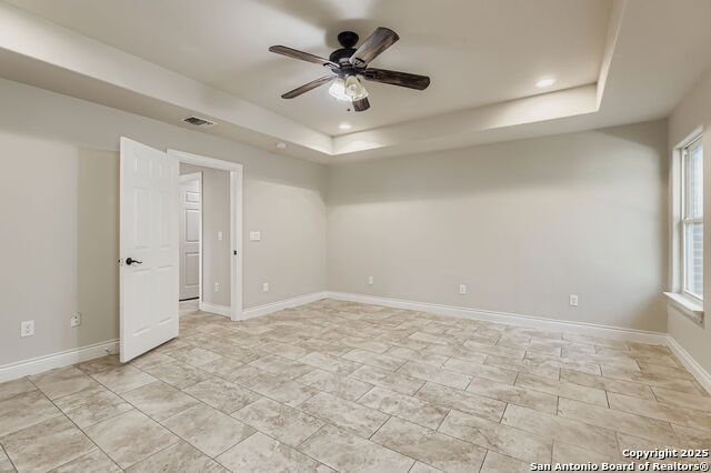 Listing photo id 14 for 8514 Oak Cross