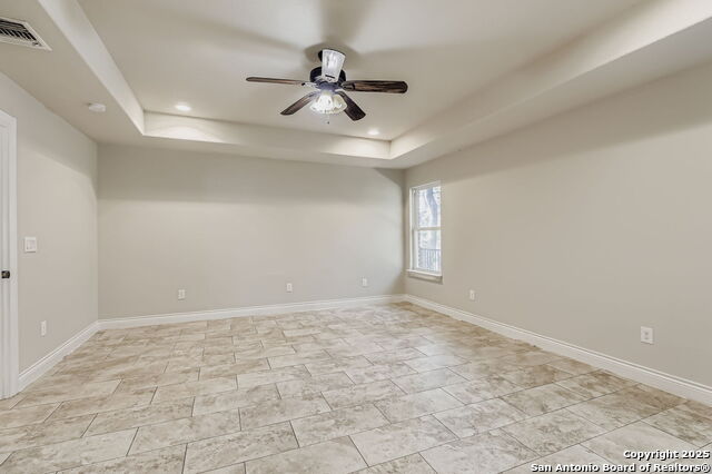 Listing photo id 15 for 8514 Oak Cross