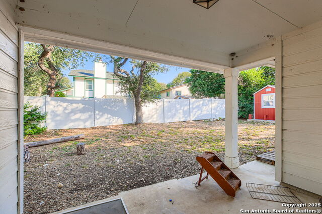 Listing photo id 22 for 8514 Oak Cross