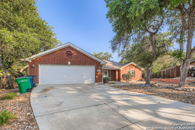 Listing photo id 1 for 8514 Oak Cross