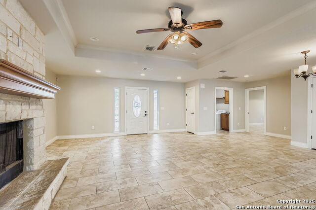 Listing photo id 3 for 8514 Oak Cross