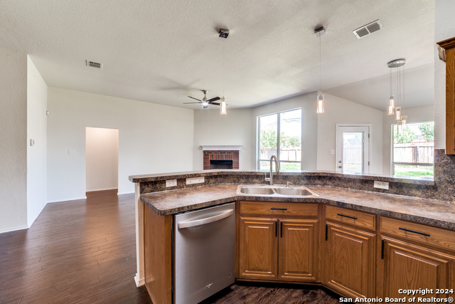 Listing photo id 10 for 9663 Emerald Place