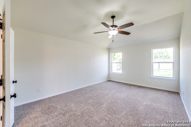 Listing photo id 13 for 9663 Emerald Place