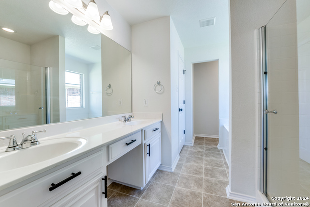 Listing photo id 14 for 9663 Emerald Place