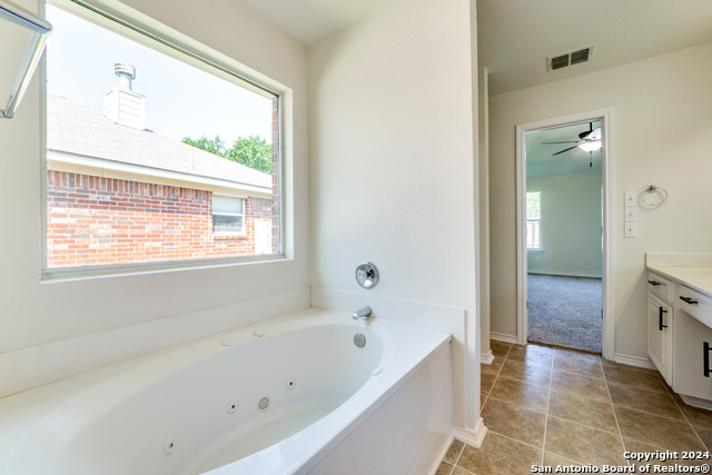 Listing photo id 15 for 9663 Emerald Place