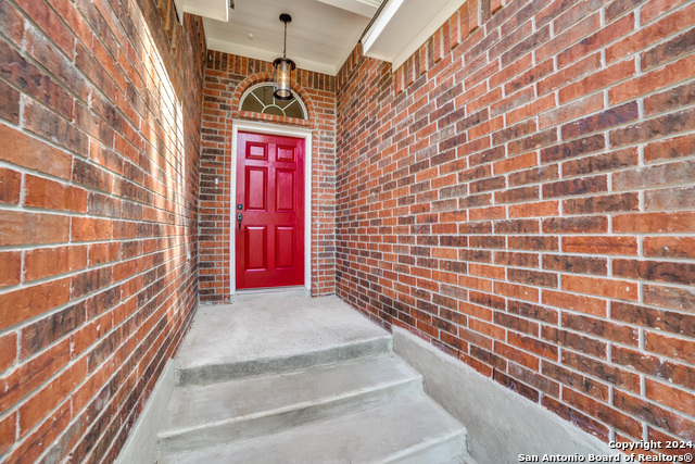 Listing photo id 2 for 9663 Emerald Place