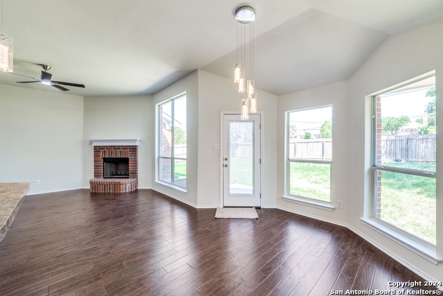 Listing photo id 6 for 9663 Emerald Place