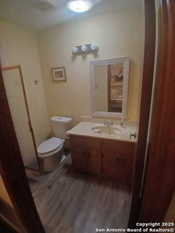 Listing photo id 12 for 1816 Polk Street