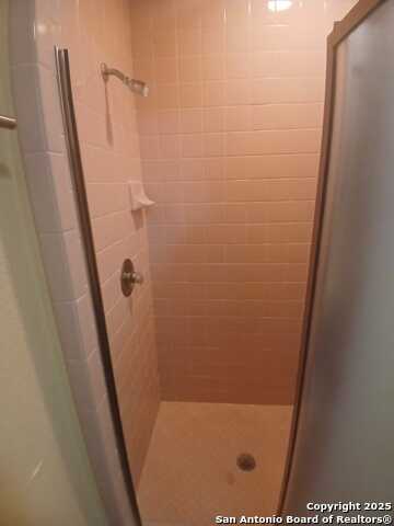 Listing photo id 13 for 1816 Polk Street