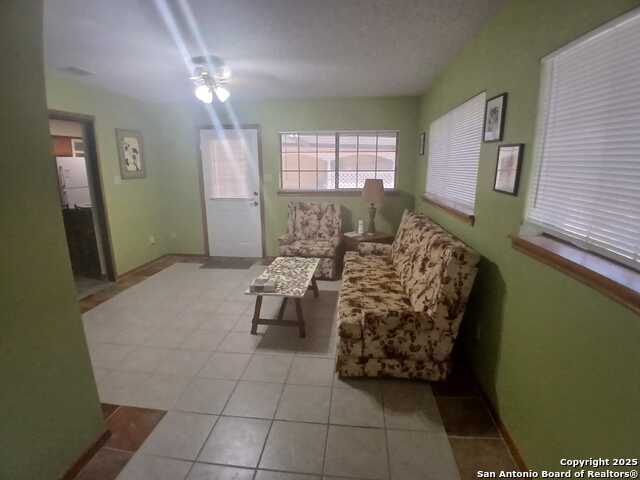 Listing photo id 15 for 1816 Polk Street