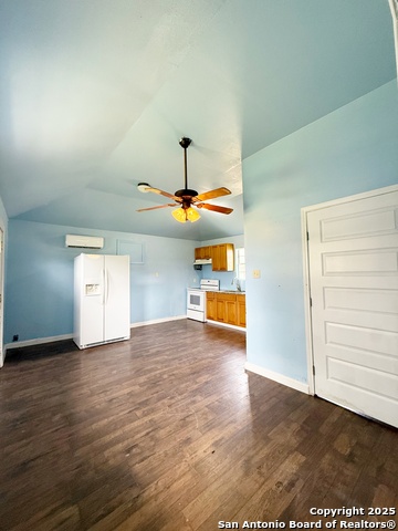 Listing photo id 8 for 1045 County Road 665