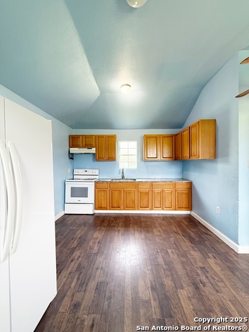 Listing photo id 11 for 1045 County Road 665