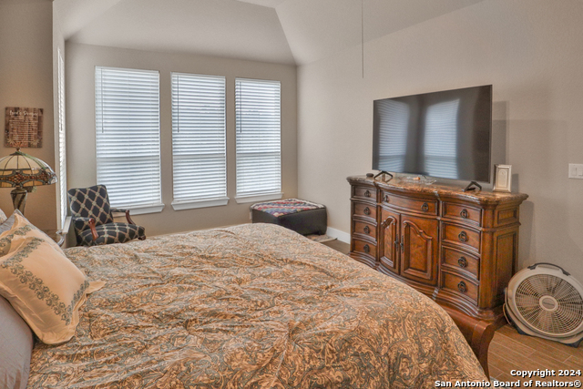 Listing photo id 17 for 24929 Resort Parkway