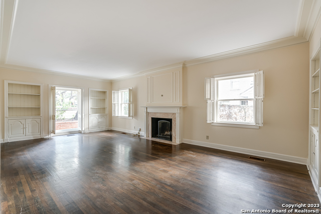 Image 10 of 36 For 248 Summit Ave E