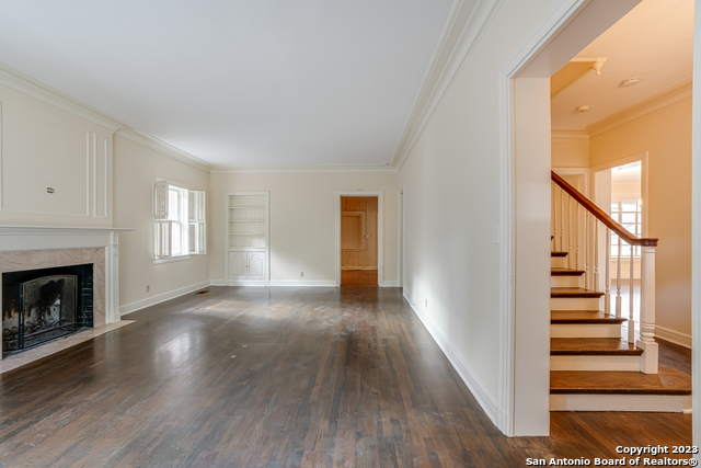 Image 11 of 36 For 248 Summit Ave E