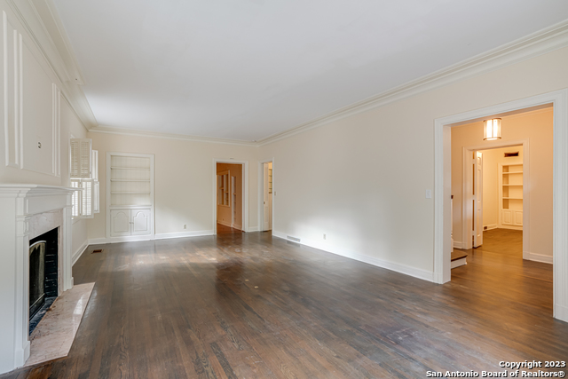 Image 12 of 36 For 248 Summit Ave E