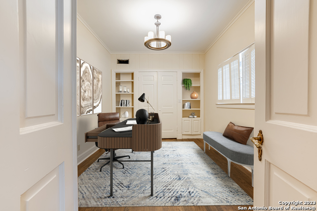 Image 13 of 36 For 248 Summit Ave E