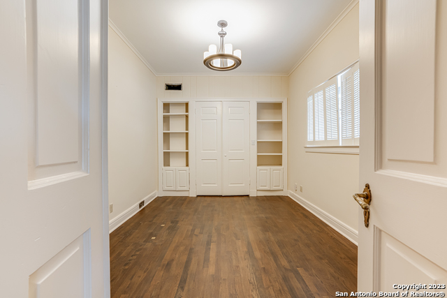 Image 14 of 36 For 248 Summit Ave E