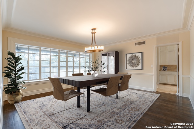 Image 15 of 36 For 248 Summit Ave E