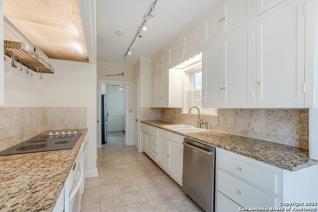 Image 19 of 36 For 248 Summit Ave E